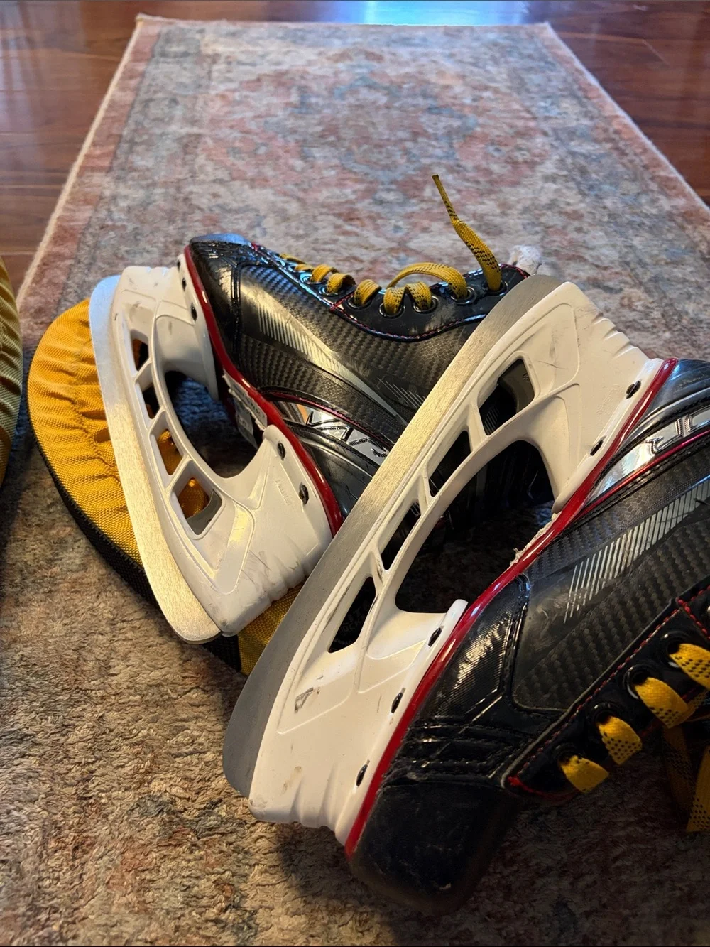 Bauer Kids Yellow and Black Lace-Up Hockey Skate Bootskids Hokey Skates